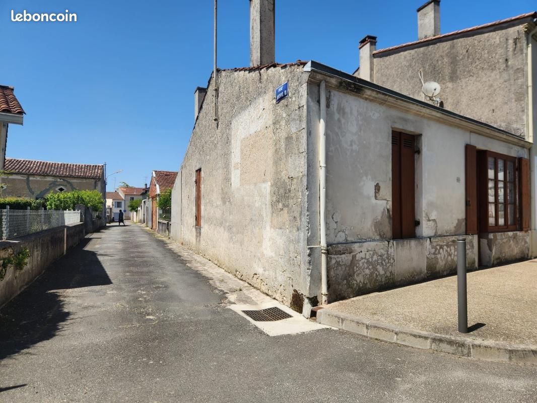 Maison 4 pièces 97 m² · à Lesparre-Médoc · 97 m² · 45 000 €