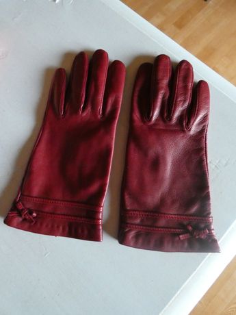 Gants cuir d'agneau soie rouge  Paire de gants rouge en cuir doublure soie