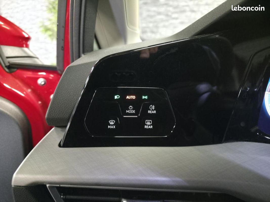 VOLKSWAGEN GOLF VIII 2.0 TDI SCR - 150 - BV DSG 7 Life Plus (image 30)