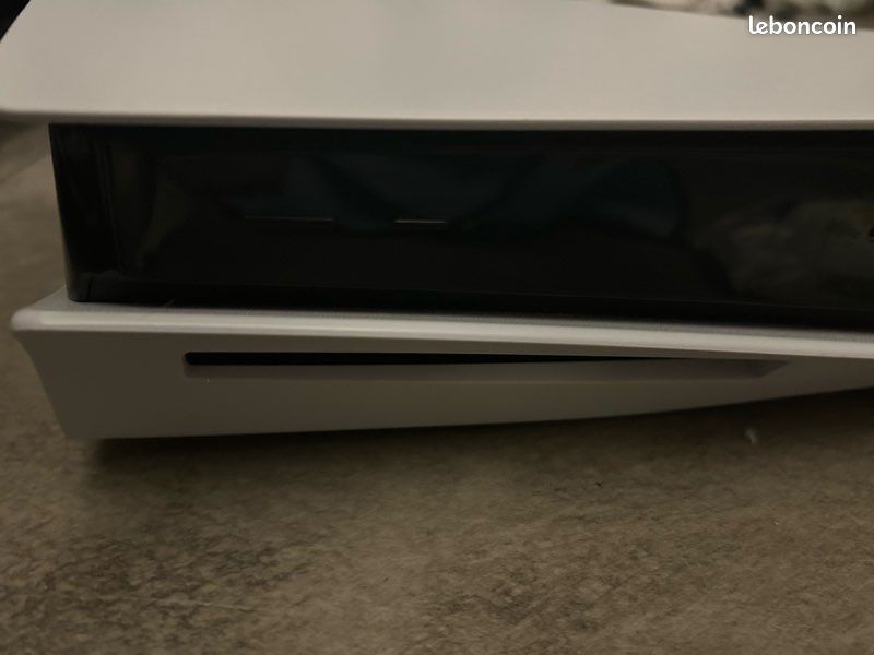 PS5 Standard + 2 manettes + station de recharge + 11 jeux PS4/5 (image 13)