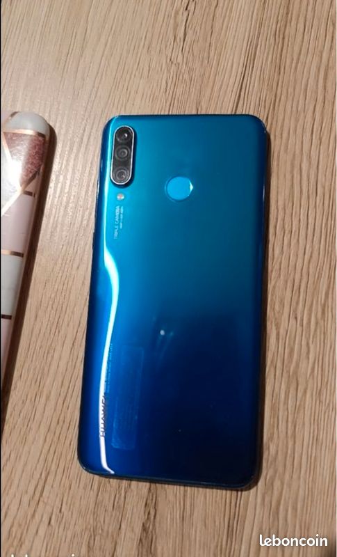 J'aimerai vendre mon téléphone pour acheter un cadeaux à mes parents c'est un huawei P30 lite il est au prix de 150 peut baisser le prix (image 2)