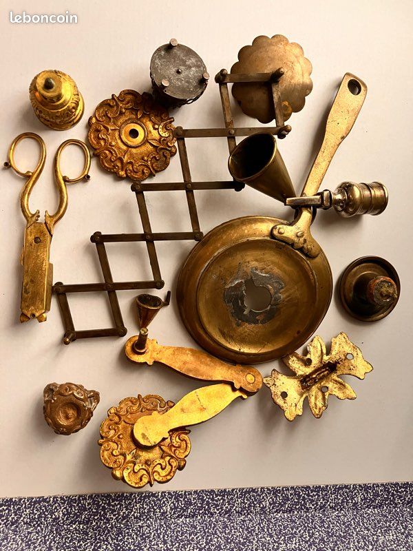 BOUGEOIRS ANCIENS, et accessoires, dont mouchette, éteignoirs pièces détachées etc (image 16)