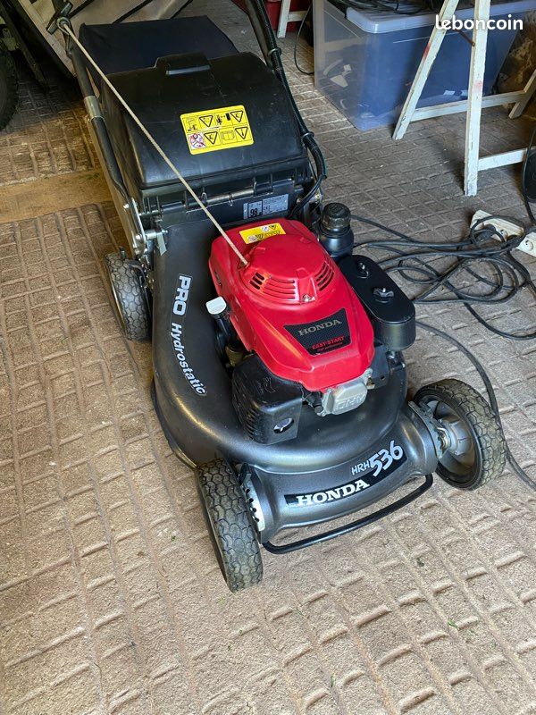 Tondeuse Honda HRH 536 Pro Hydrostatic Jardin Plantes