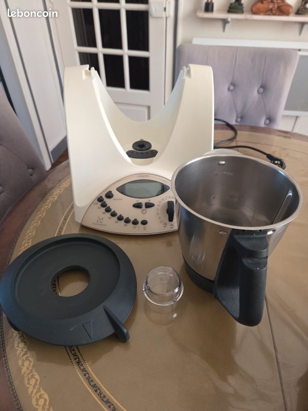 Termomix bon etat avec ses accessoires et son livre de recette (image 3)