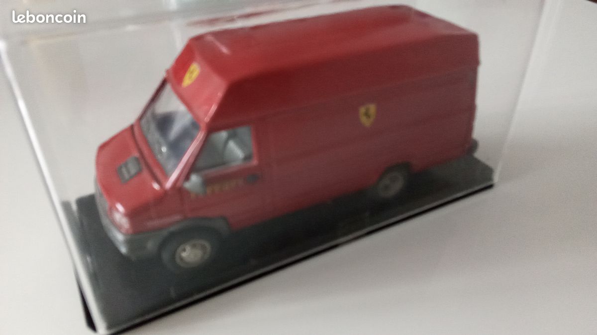Voiture miniature 1/43 old cars iveco combi minibus neuf