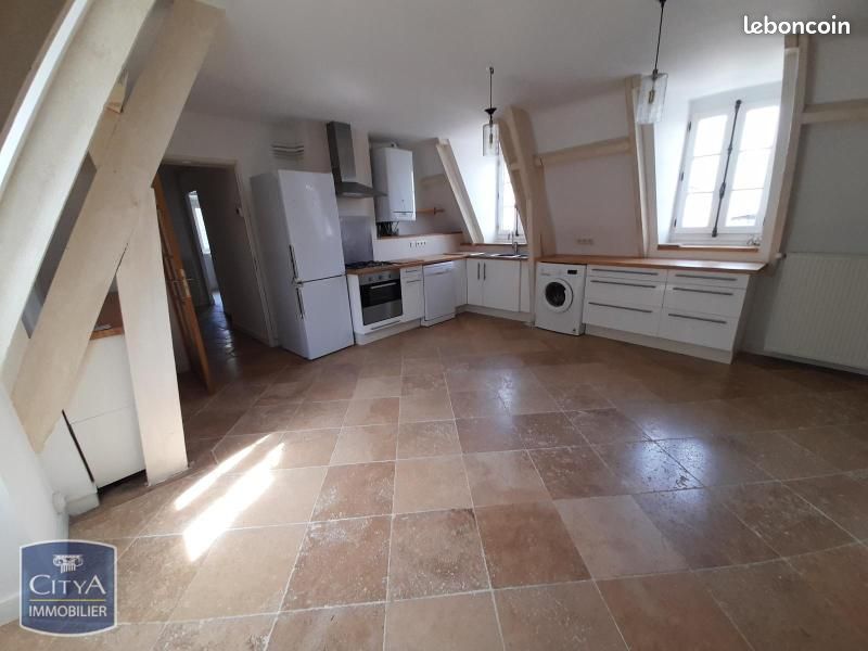 Appartement 3 pièces 95 m² · à Chinon · 95 m² · 725 €