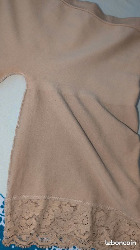 Short collant beige avec dentelle taille s (image 4)