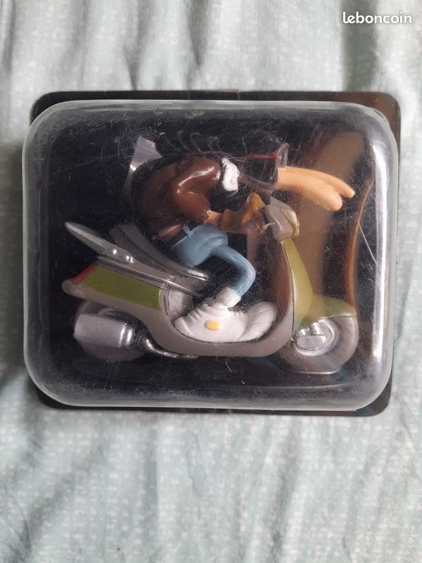 Joe Bar Team Pierre Leghnome Peugeot SV50 – Statuette résine ancienne (image 1)