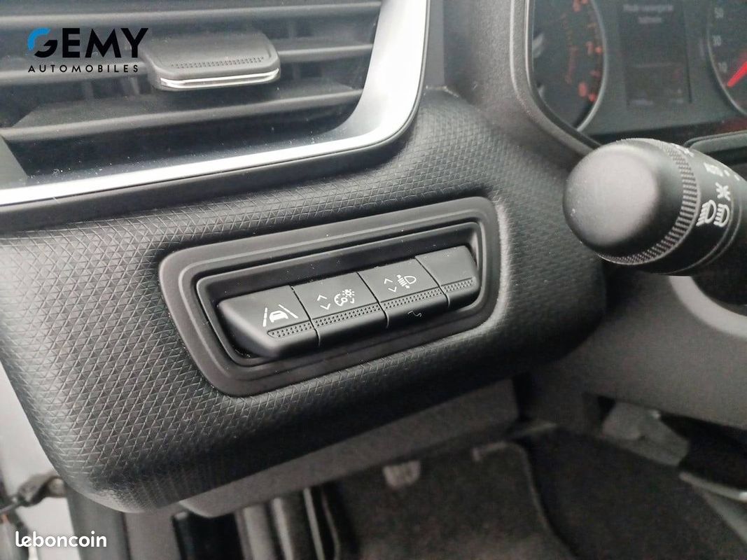 RENAULT Clio TCe 90 Equilibre (image 17)