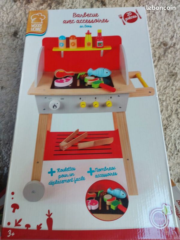 Barbecue et accessoires en bois (image 1)