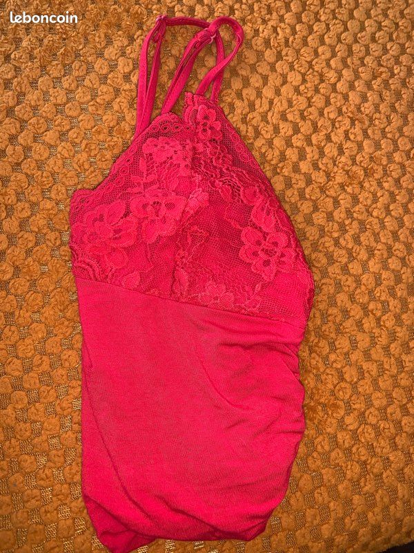 T-shirt rouge (image 1)