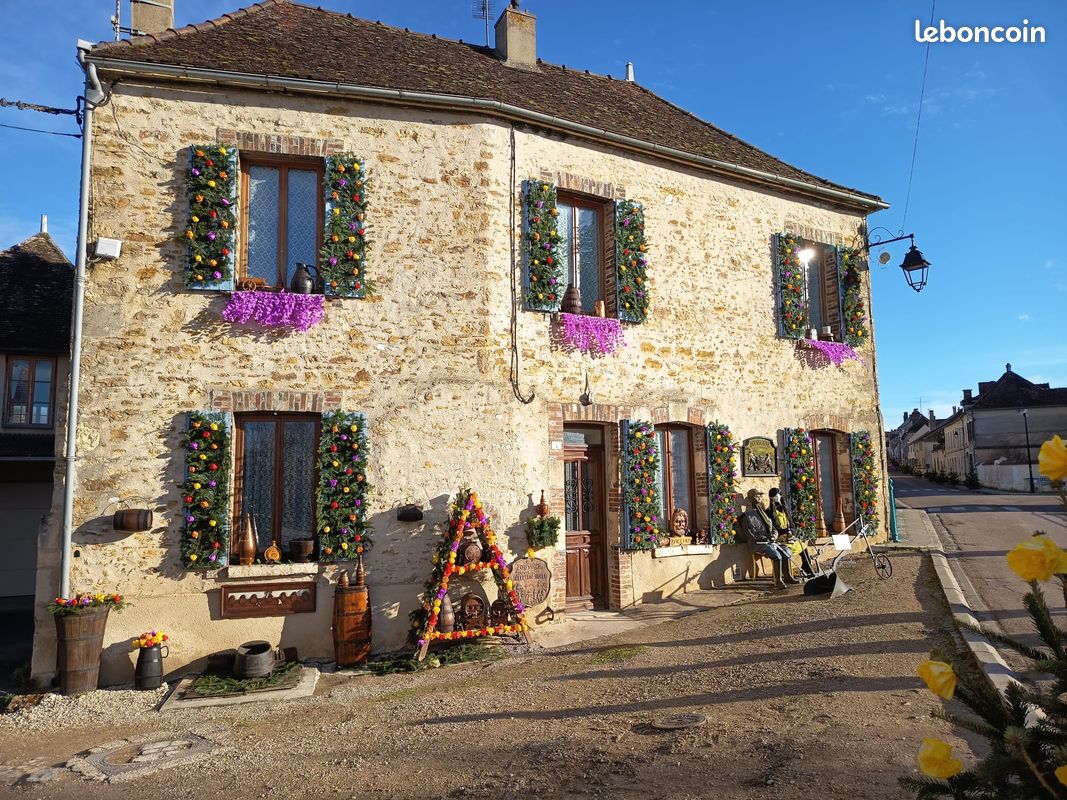 Maison 4 pièces 81 m² · à Ligny-le-Châtel · 81 m² · 100 000 €