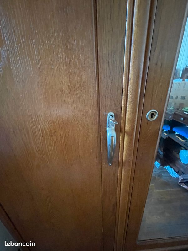 Armoire en chêne massif Vintage années 50 (image 2)