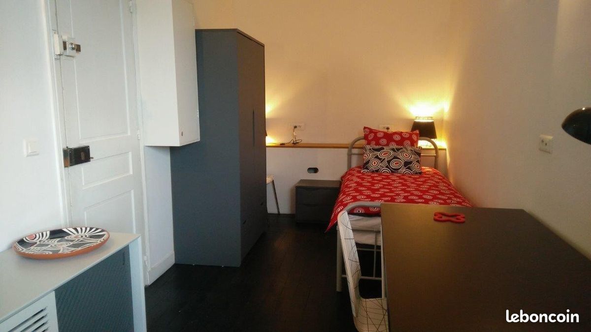 Appartement 1 pièce 14 m² · à Paris · 14 m² · 700 €/mois