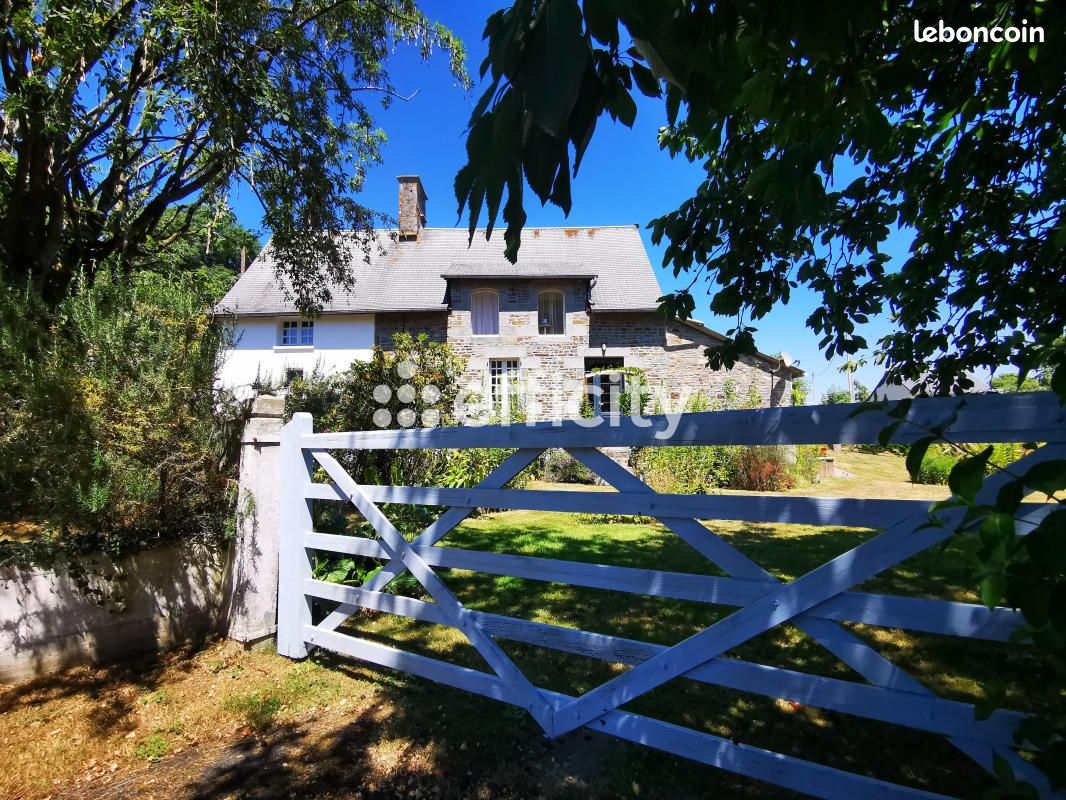 Maison 8 pièces 156 m² · à Saint-Georges-de-Livoye · 156 m² · 265 000 €