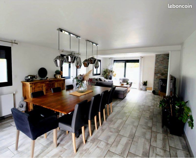 Maison 8 pièces 198 m² · à Ambarès-Et-Lagrave · 198 m² · 440 000 €