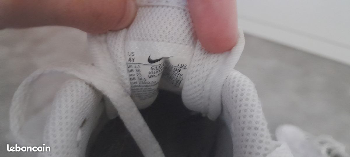 Chaussures blanche Nike Taille 36 Chaussures
