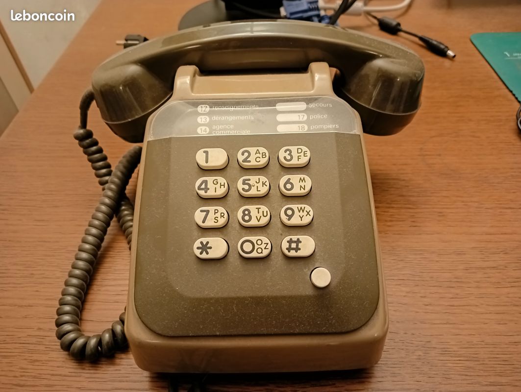 Téléphone Vintage PTT Socotel S63 De 1976 – Couleurs Marron Et Kaki (très Bon état)