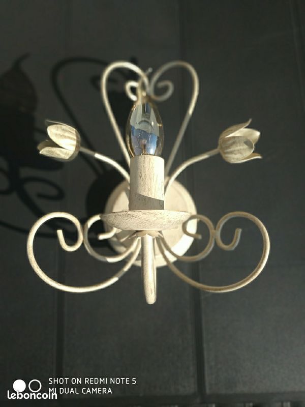 Applique murale a l'état de neuf avec ampoule déco appropriée (image 1)