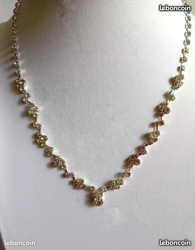 Lot De 16 Colliers Ras De Cou à Strass Brillants - Neuf Avec étiquettes, Pour Revendeurs
