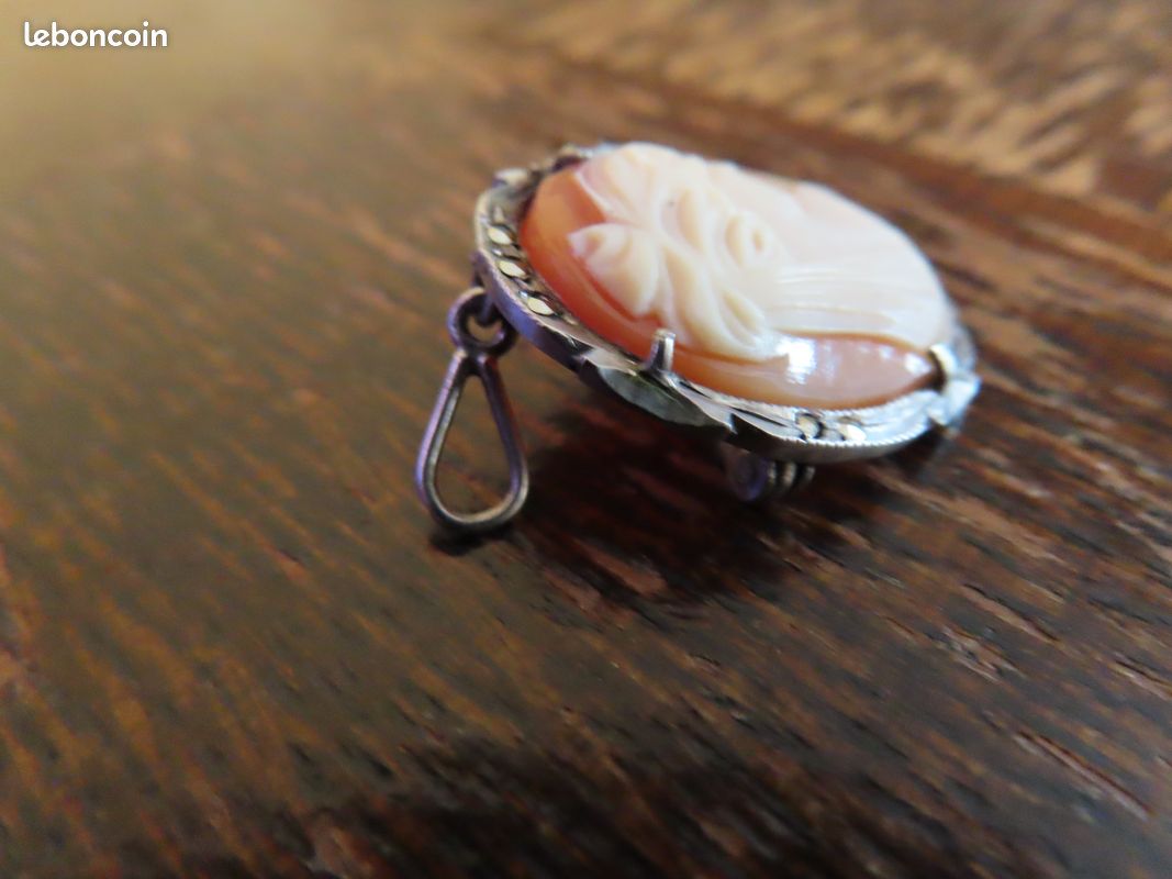 Broche Pendentif Camée En Nacre, Argent Et Marcassites - Occasion Vintage - Couleur Dominante Argenté