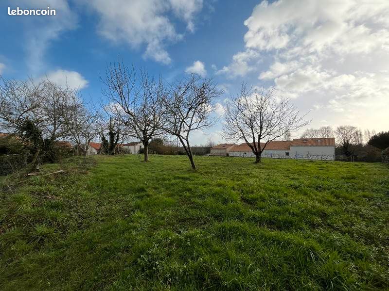 Terrain 1250 m² · à La Roche-sur-Yon · 135 000 €