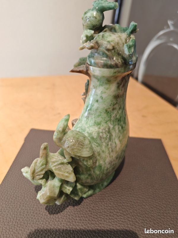 Vase en Jadeite chinois sculpté à la main ancien 19ème état satisfaisant (image 4)