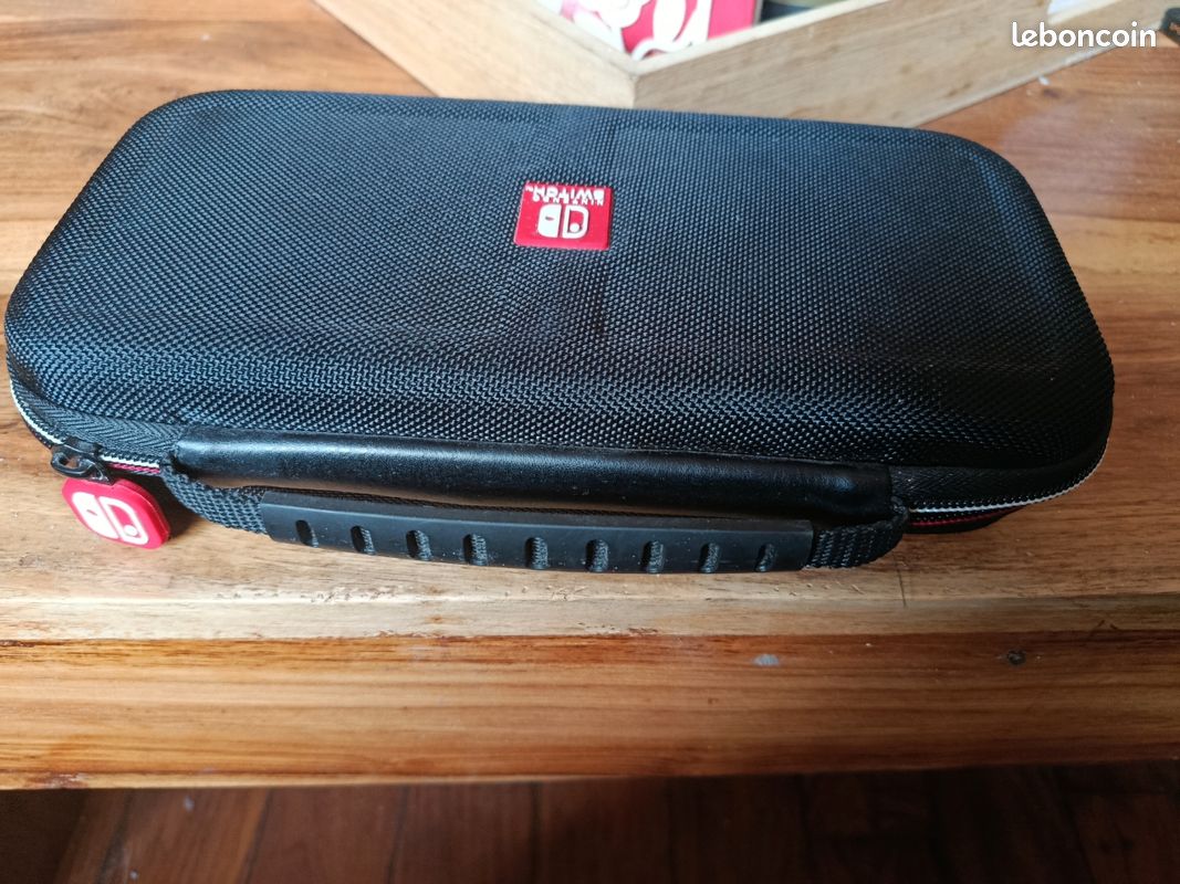 Pack Nintendo Switch + 2 Jeux (Animal Crossing, Mario Strikers...) + Housse & Chargeur (image 5)