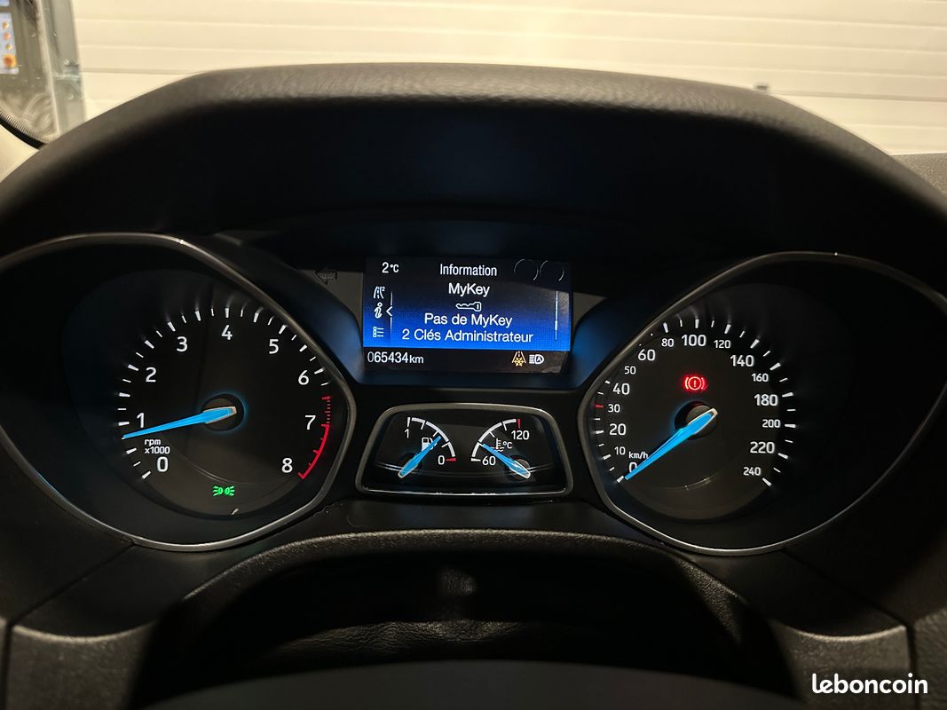 FORD FOCUS 1.0 EcoBoost 125ch Titanium (image 31)
