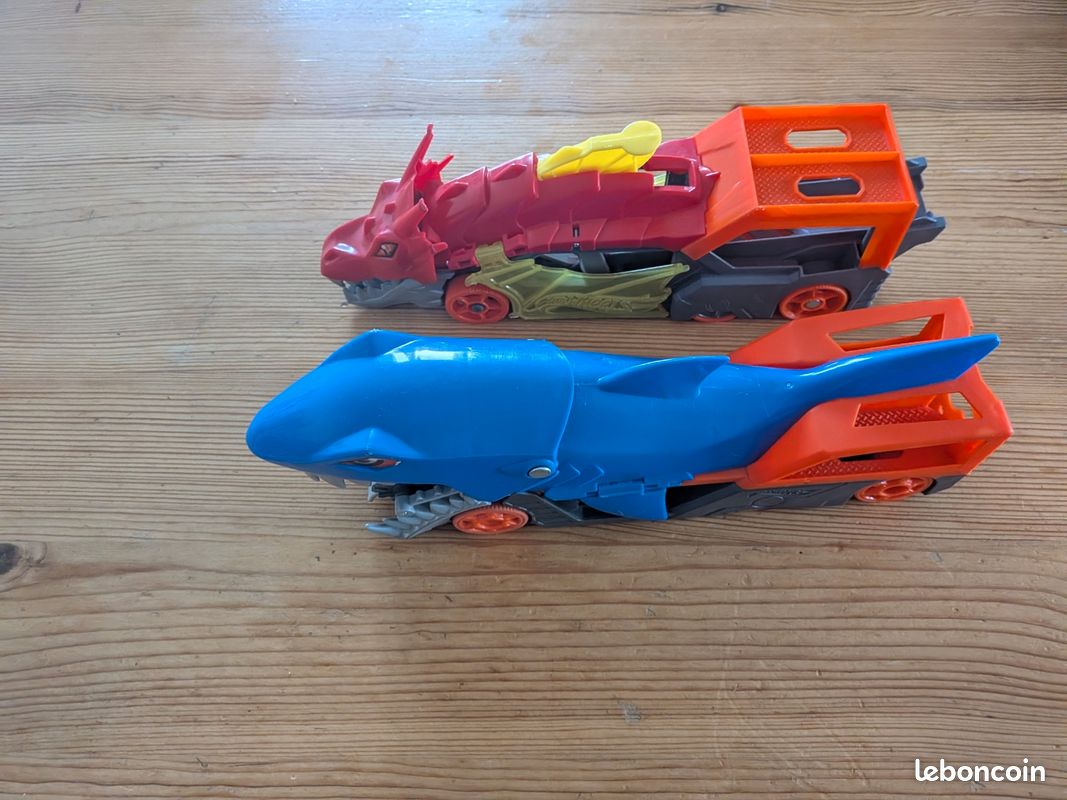 Lots jouet HOTWHEELS circuit et transporteurs (image 2)