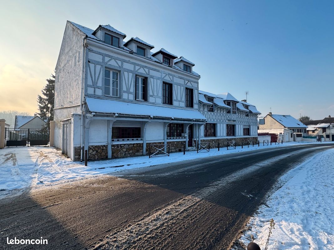 Maison 15 pièces 550 m² · à Émerainville · 550 m² · 890 000 €