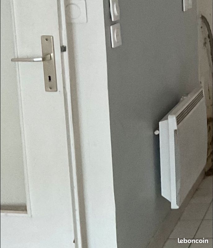 Radiateur électrique + fixations murales 1500w TBE livraison (image 1)