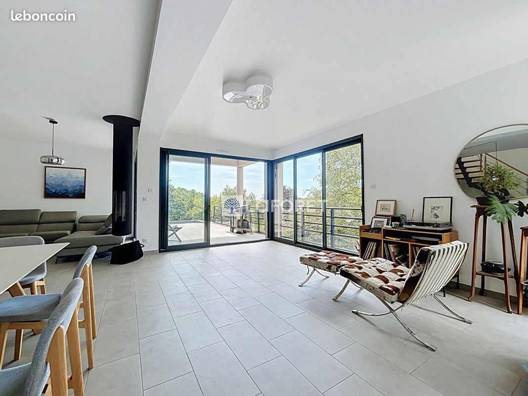 Maison 6 pièces 221 m² · à Bois-Guillaume · 221 m² · 2 386 €/mois