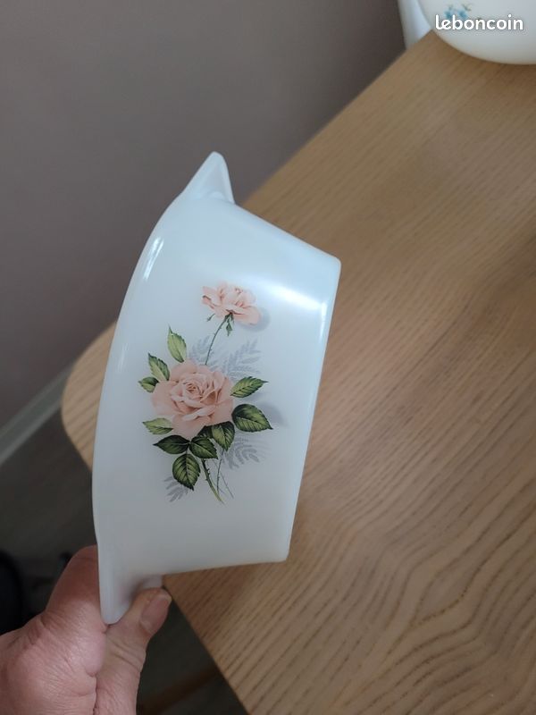 Bol Dentelé Arcopal – Motifs Roses – Vintage 1965-1966 – Fabriqué En France