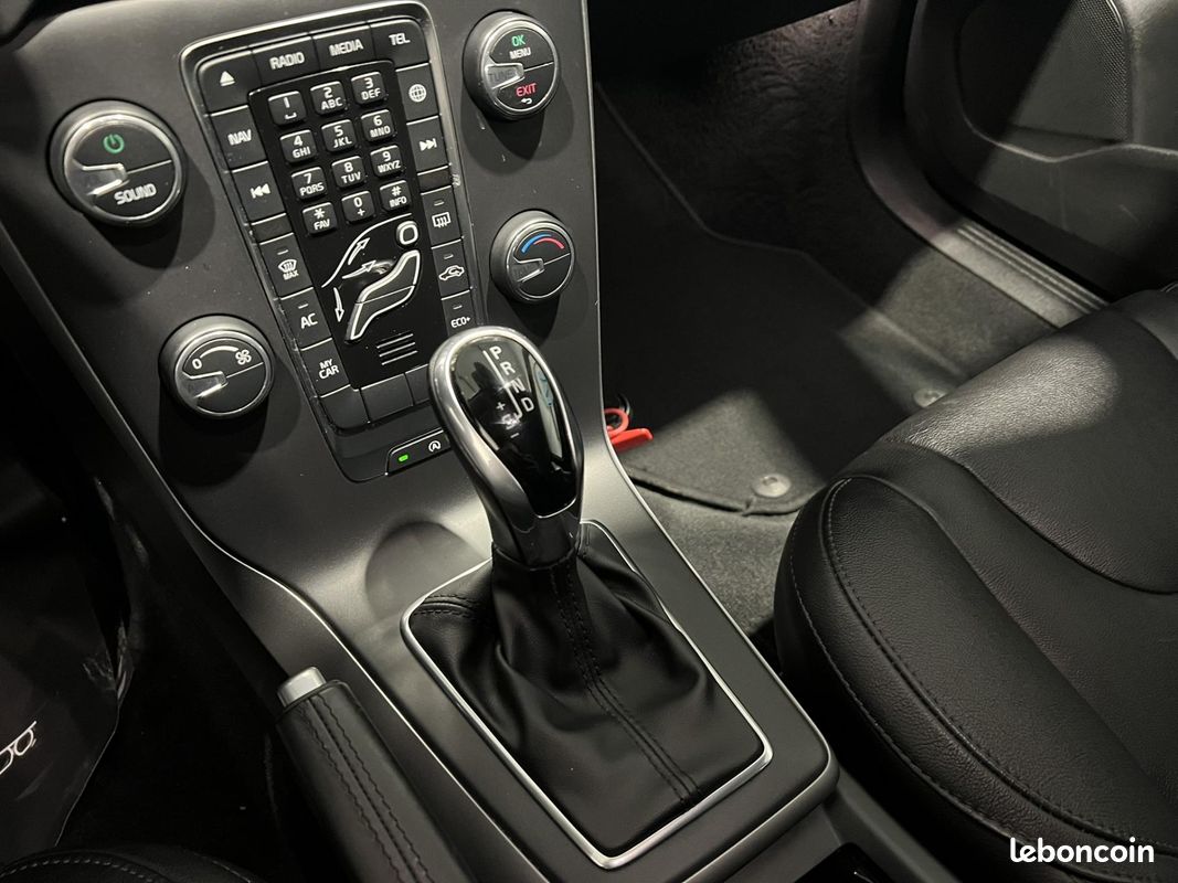 VOLVO V40 D2 120 Geartronic 6 Momentum (image 14)