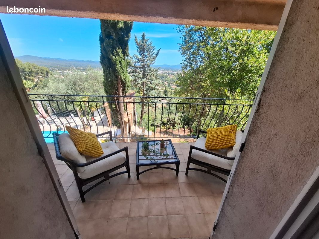 Maison 7 pièces 220 m² · à Solliès-Pont · 220 m² · 2 700 €/mois