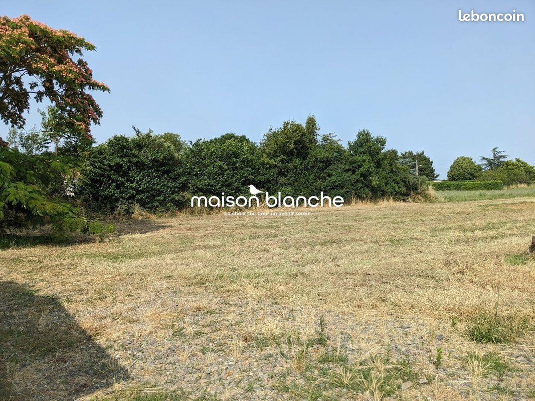 Terrain 1500 m² · à La Jonchère · 1 500 m² · 54 700 €