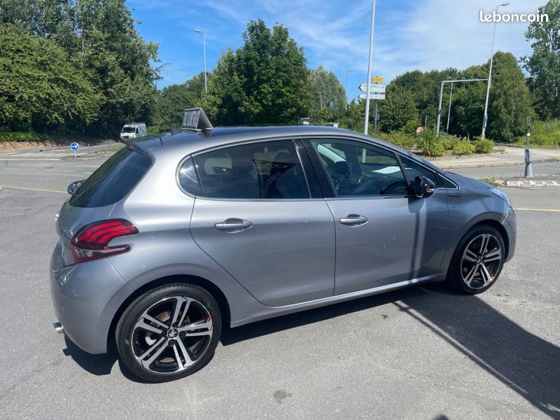 Peugeot 208 1.2 PURETECH 110CH E6.C GT LINE S&S 5P (image 3)
