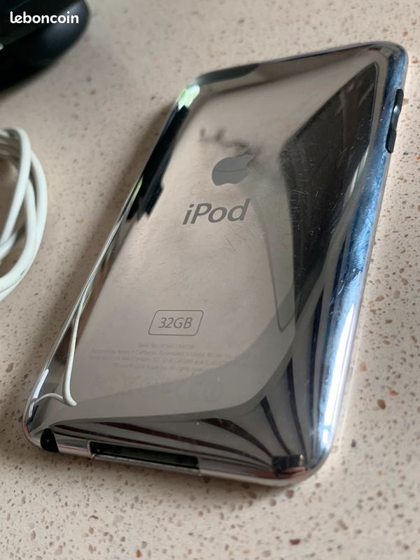 Collector iPod Touch 32 Go + Socle GPS TomTom (image 9)