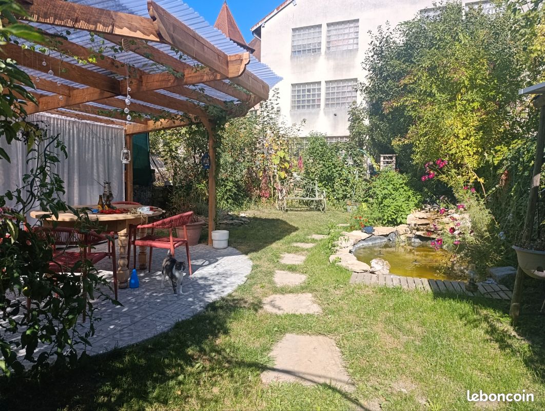 Maison 7 pièces 360 m² · à Arbois · 360 m² · 350 000 €