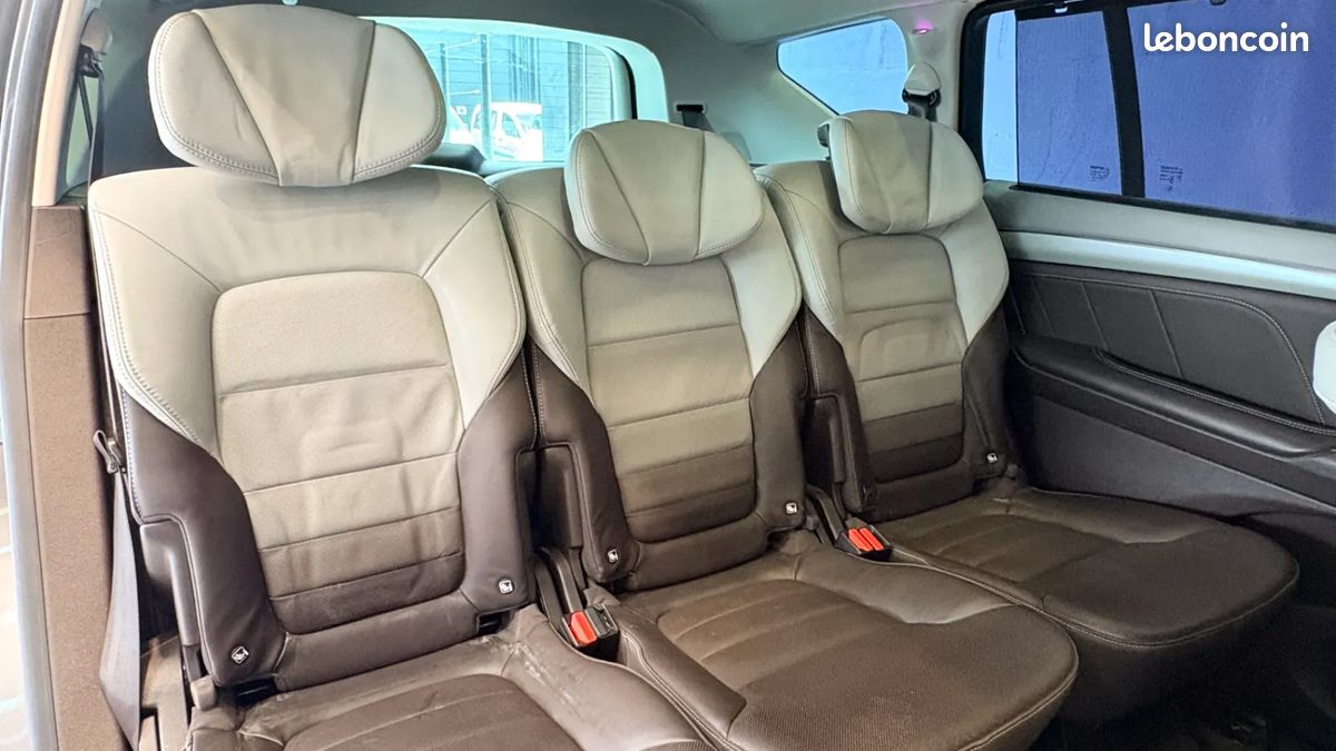 Renault Espace 2.0 dCi 200ch Initiale Paris - 7 places - Toit ouvrant - Sièges chauffants ventilés massants - Apple CarPlay - Régulateur adaptatif - Caméra de recul (image 22)