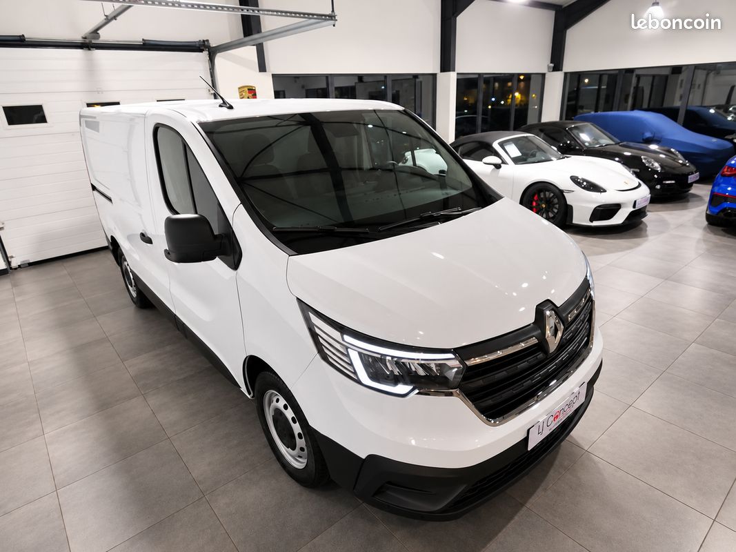 Renault Trafic III (2) 2.0 Fourgon L1H1 2800 KG BLUE DCI 130 ch Confort 3 places - 1°Main - Origine France - TVA Récupérable - Suivi Complet - Radars de stationnement - Bluetooth - Roue de secours (image 6)