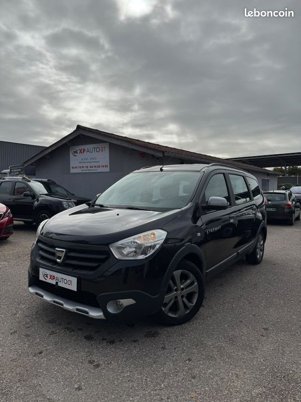 Dacia Lodgy 1.5 dCi 110 Stepway 7 places 1ère main attelage entretien Renault sans adblue d'origine distribution neuve garantie possible 12 mois reprise (image 1)