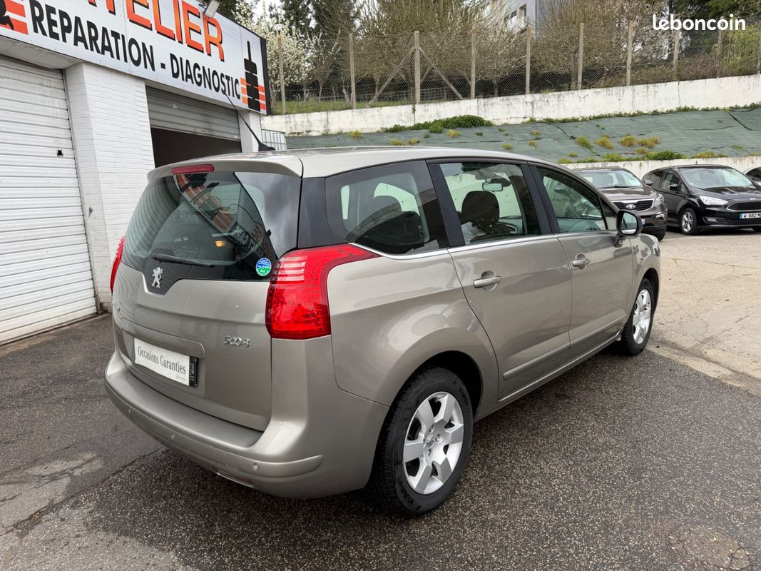 Peugeot 5008 1.6 HDI 110CH Premium Première Main (image 4)