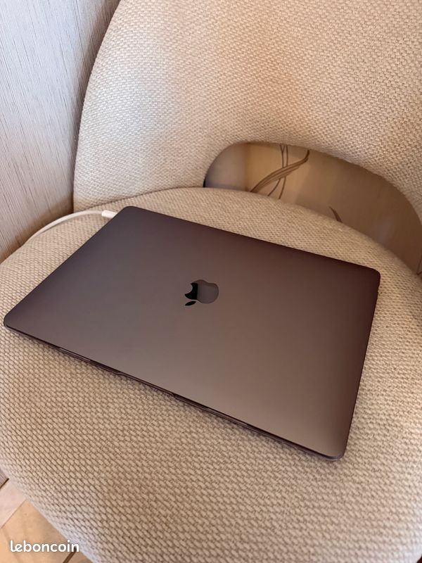 MacBook Air 2019 (image 1)