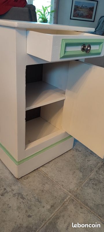 Table de nuit en bois massif (image 2)