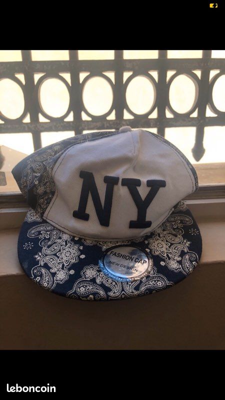 Casquette bleu et blanche (image 1)
