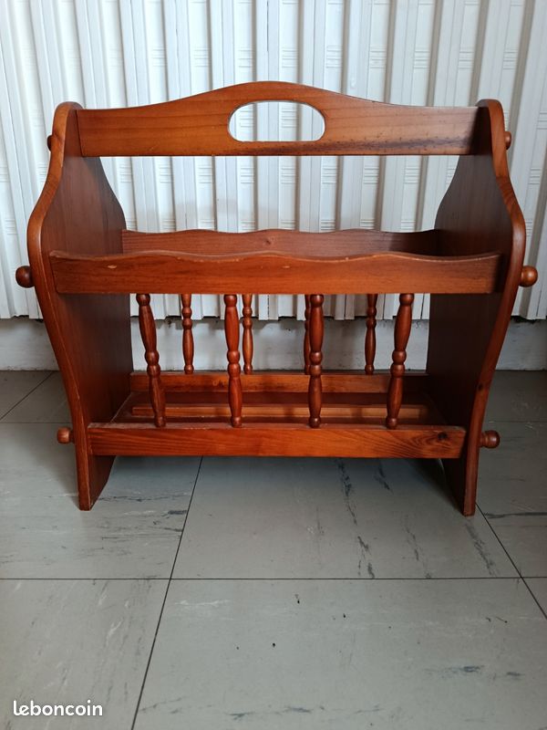 Porte revues en bois (image 1)