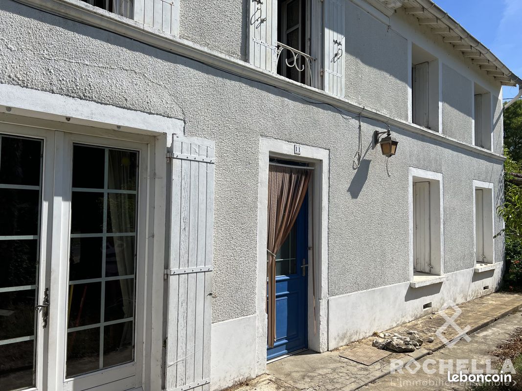 Maison 11 pièces 250 m² · à Saint-Loup · 250 m² · 190 000 €