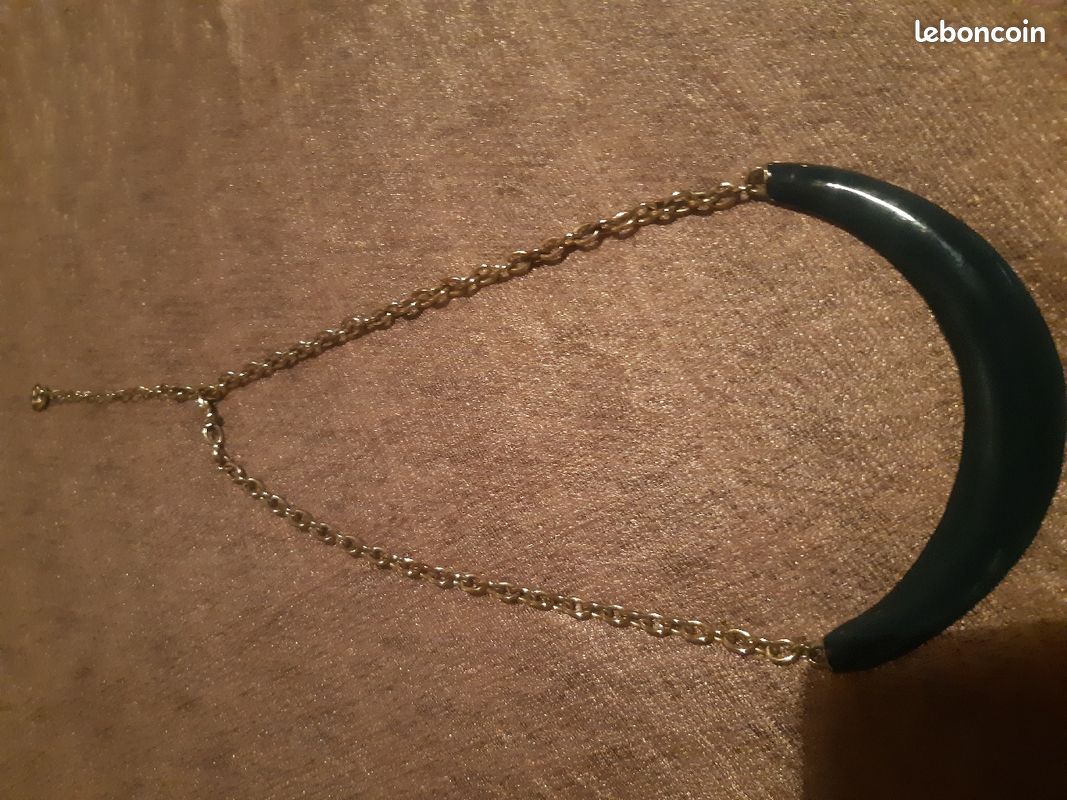 Collier chaine avec lune bleue nuit au milieu balance boosté (image 4)